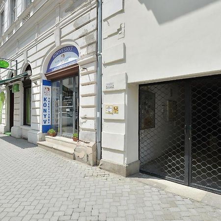 Netta Apartman Eger Esterno foto