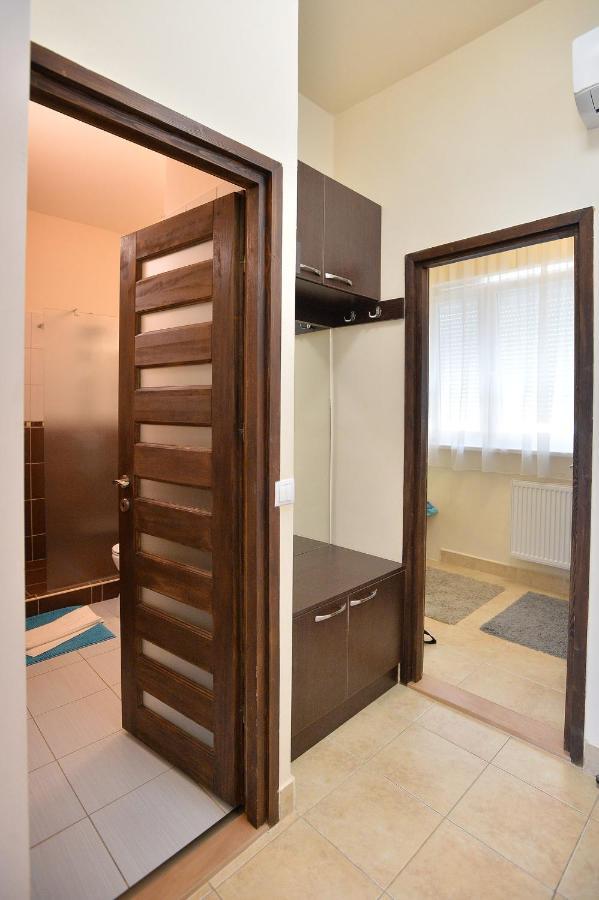 Netta Apartman Eger Esterno foto