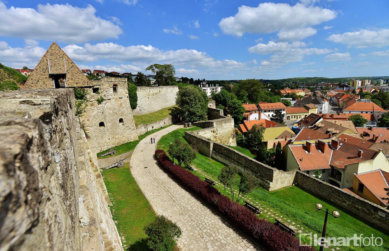 Netta Apartman Eger Esterno foto